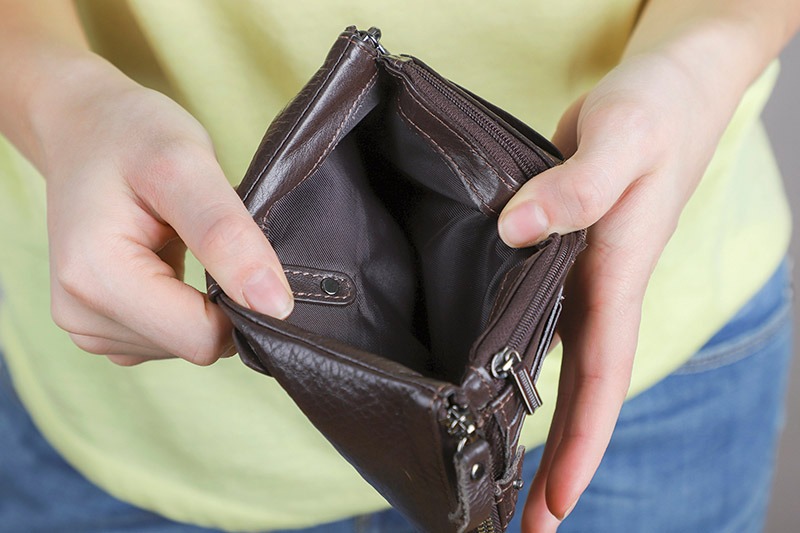 Leeres Portemonnaie: Oft reicht das Geld für Alleinerziehende nicht bis zum Monatsende.